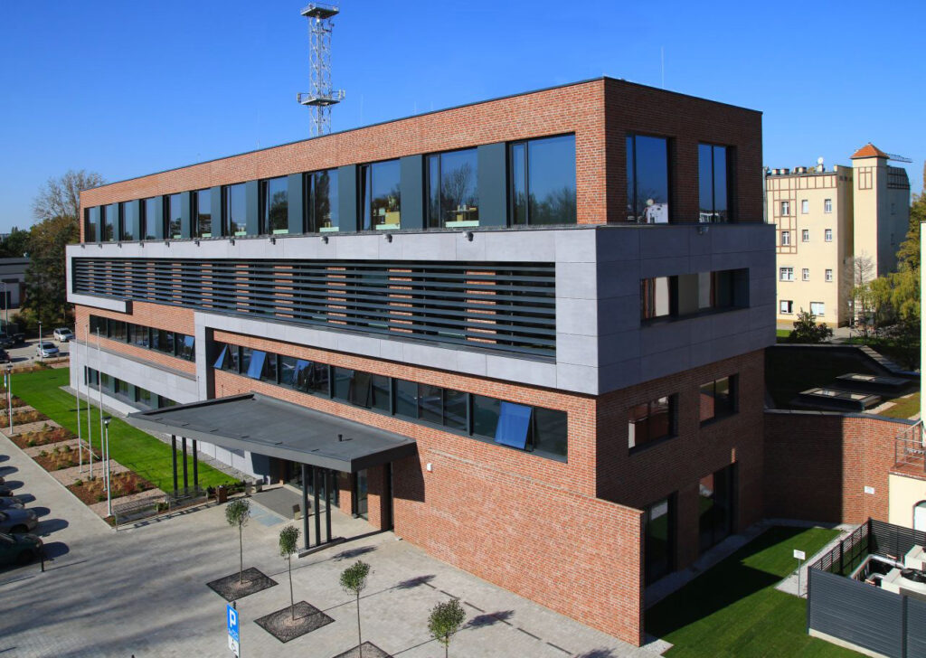 Budynek biurowy Gaz System Wrocław wspólnie z arch. Markiem Dubielem – 07